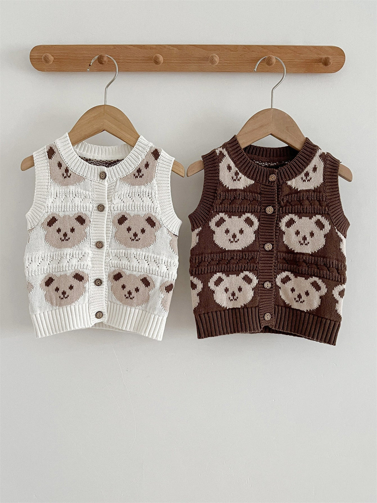 Bear Knitted Sleeveless Single Breasted Sweater